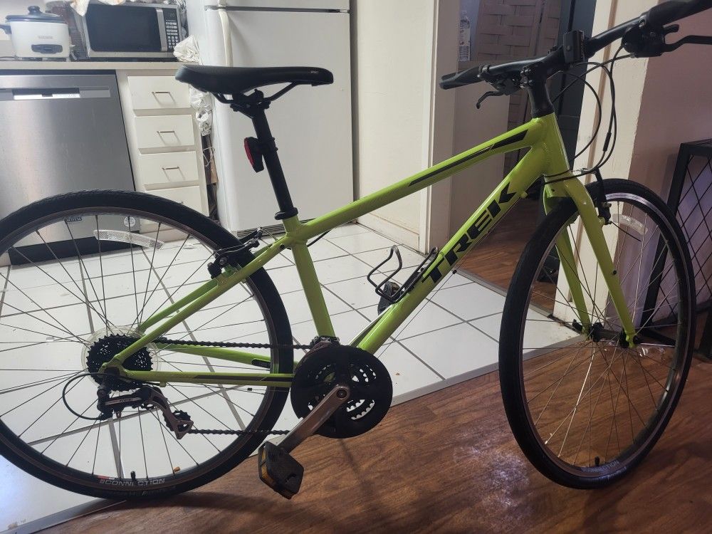 Trek Fx2 Hybrid Bike