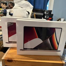 Apple Macbook Pro 2021 *** only 1 left***