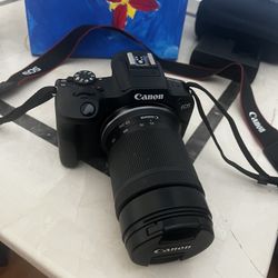 Mirrorless Canon EOS R100 