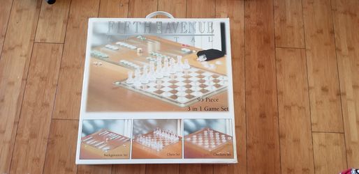 5th Avenue Crystal 3 in 1 game set Brand New Checkers Chess