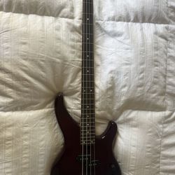Yamaha Electric Bass Guitar – Great Condition – Ready to Play