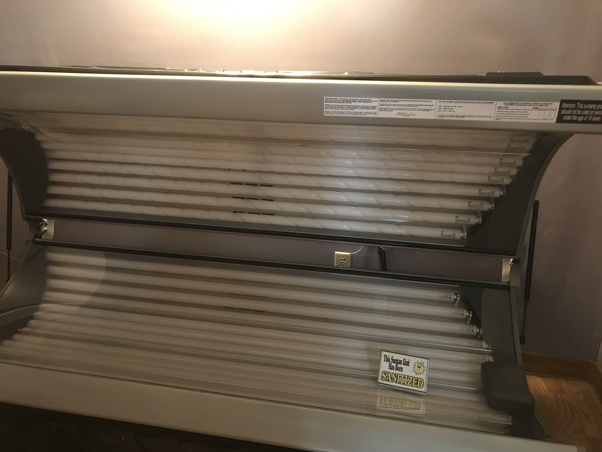 SunCo 32XS Power 220V Commercial Tanning Bed