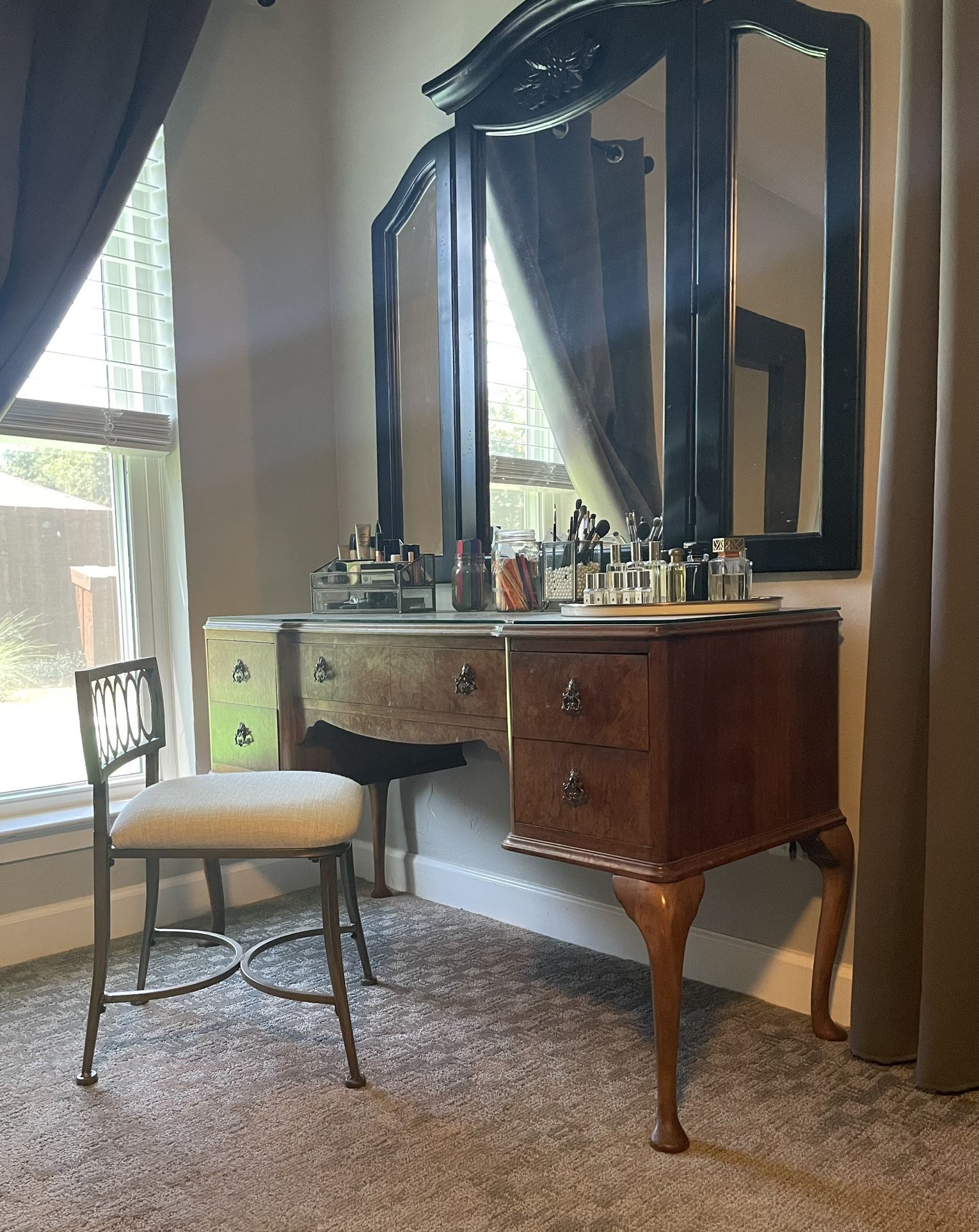 Vanity Table Antique With Mirror And Chair