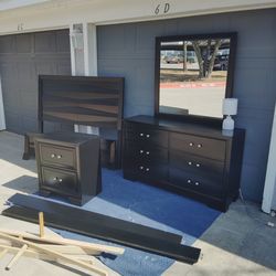 Wow'' That's a Beautiful Queen bedroom set