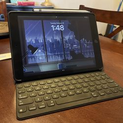 iPad 9th Generation w/ Apple Pencil and Apple Keyboard 
