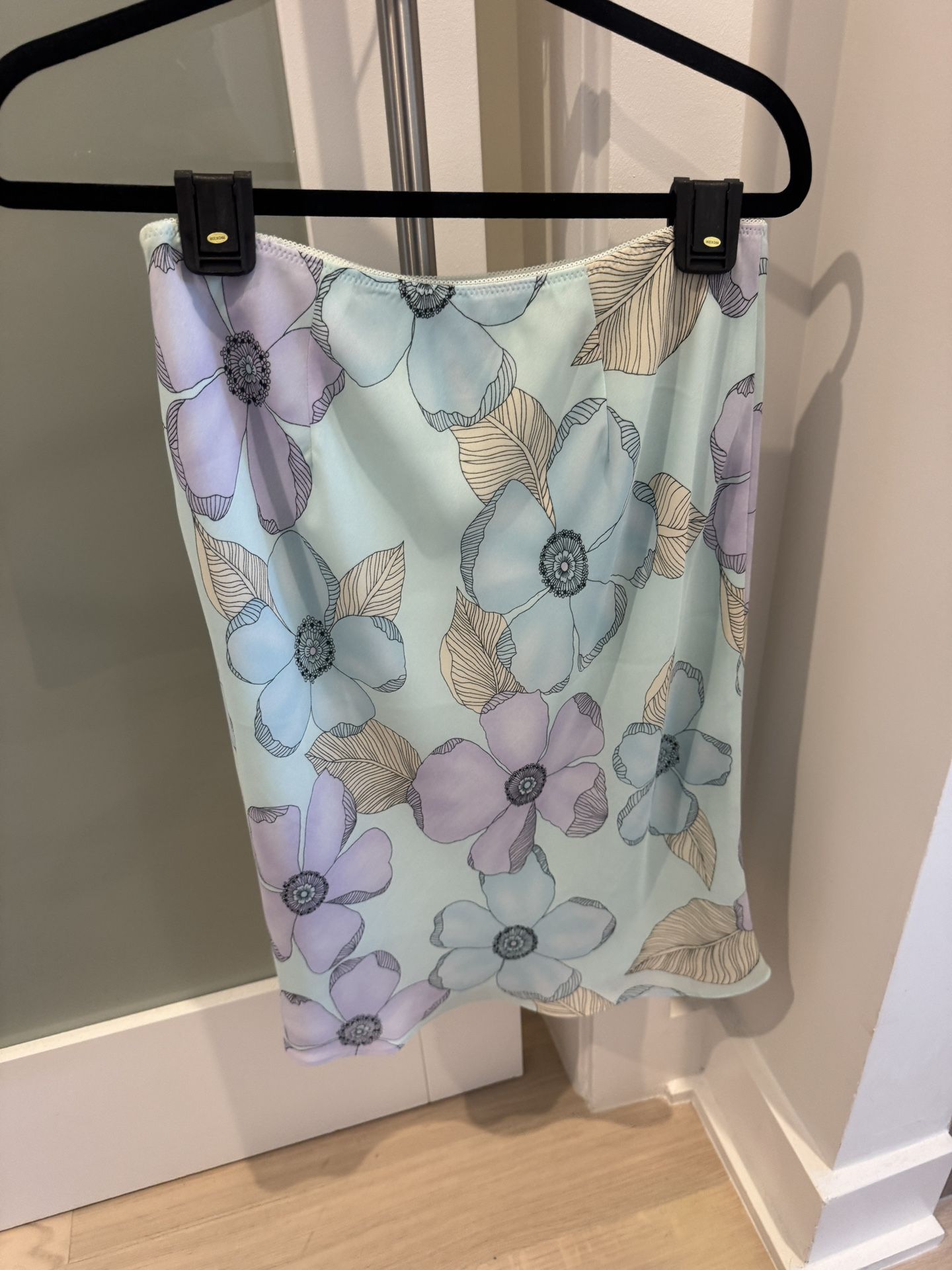 Ann Taylor Loft Flowered Chiffon Skirt - Size 8 ($15) - Excellent Condition!