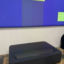 VAVA VA-LT002 4K UST Short throw Projector Black READ**