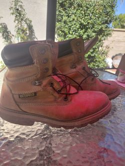 MEN'S ( 8 1/2 ) WATER PROOF WORKBOOTS