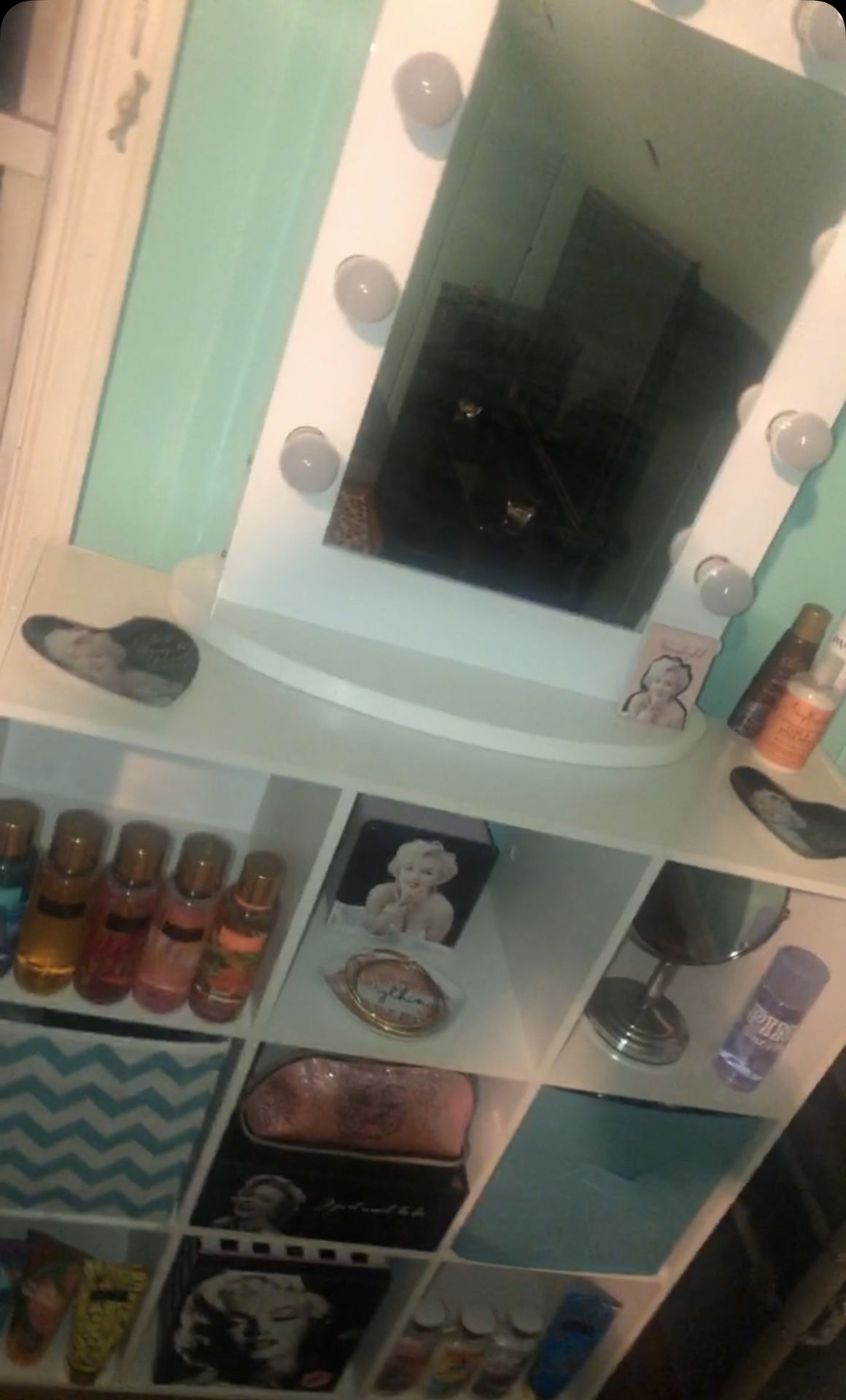 Vanity mirror with lights ( Hollywood mirror )