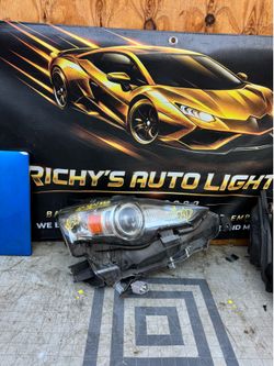 Lexus IS250/300 RIGHT USED OEM HEADLIGHT (2014-2016)