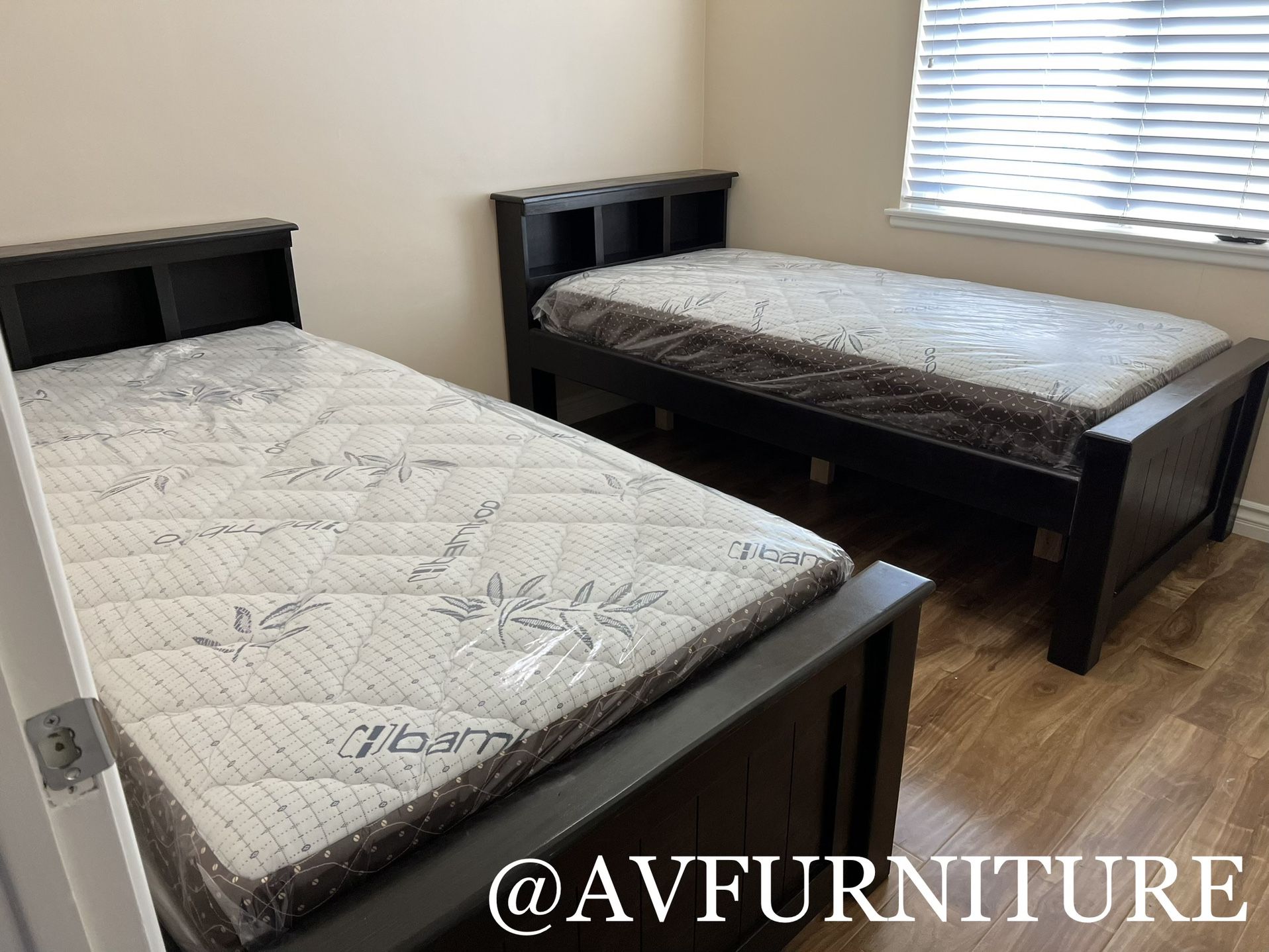 2 Twin Beds And Mattresses 