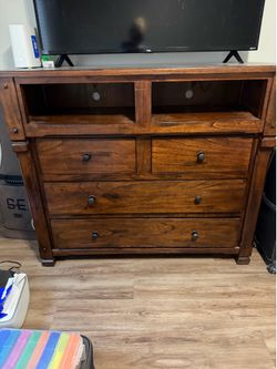 Dresser!