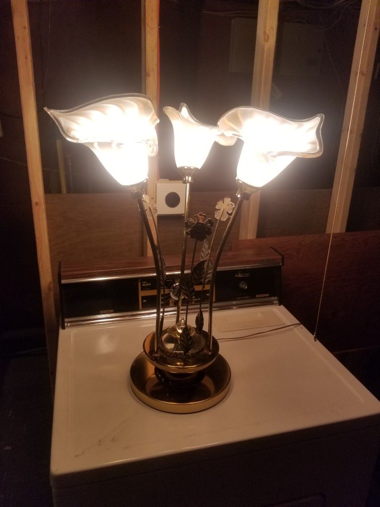 Beautiful brass lamp with 3 lighting selections