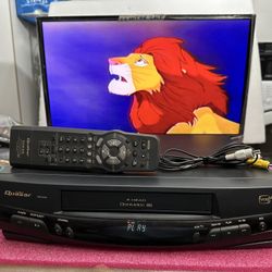 Panasonic Quasar VHQ-940 VCR 4 HEAD OMNIVISION VHS WITH REMOTE AND AV CABLES 