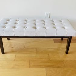 Tufted bench
