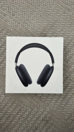 BRAND NEW Apple AirPods Max with Smart Case