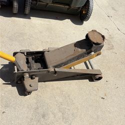 Gato. Car Lift