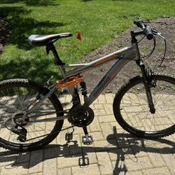 Mongoose Ledge 2.1 Mountain Bike 24”
