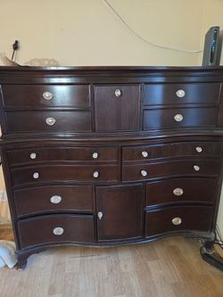 Dresser