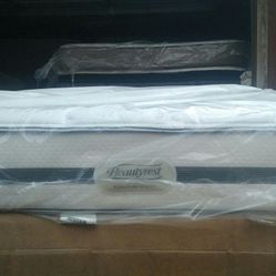 Simmons Beautyrest Queen Size Mattress And Box Spring 