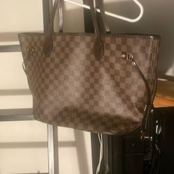Louis Vuitton Neverfull Bag 