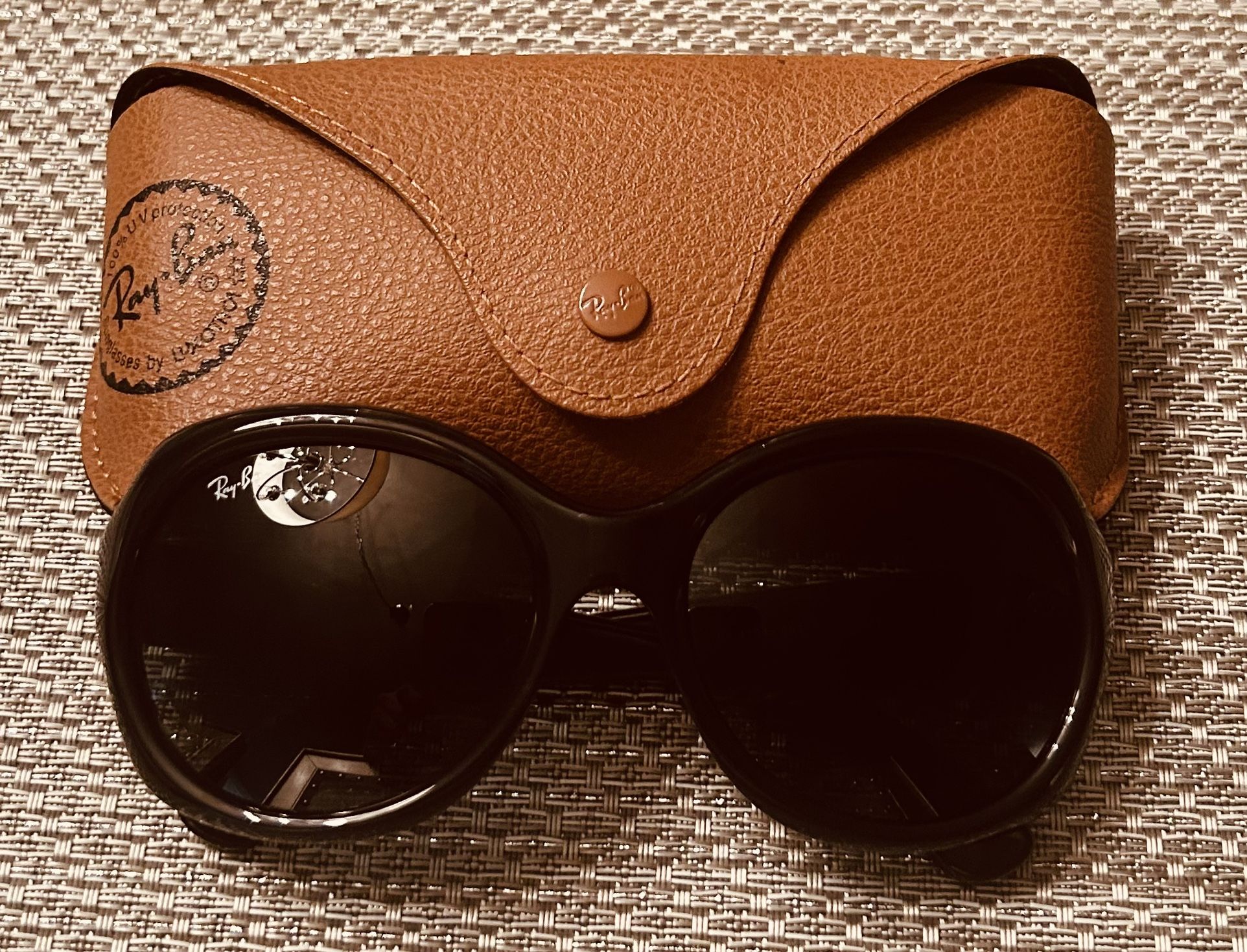 Women, Black Ray-Ban Sunglasses $60.00