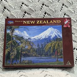 Holdson 'Pieces of New Zealand' 1000 piece Puzzle, Lake Mangamahoe, Mt. Taranaki