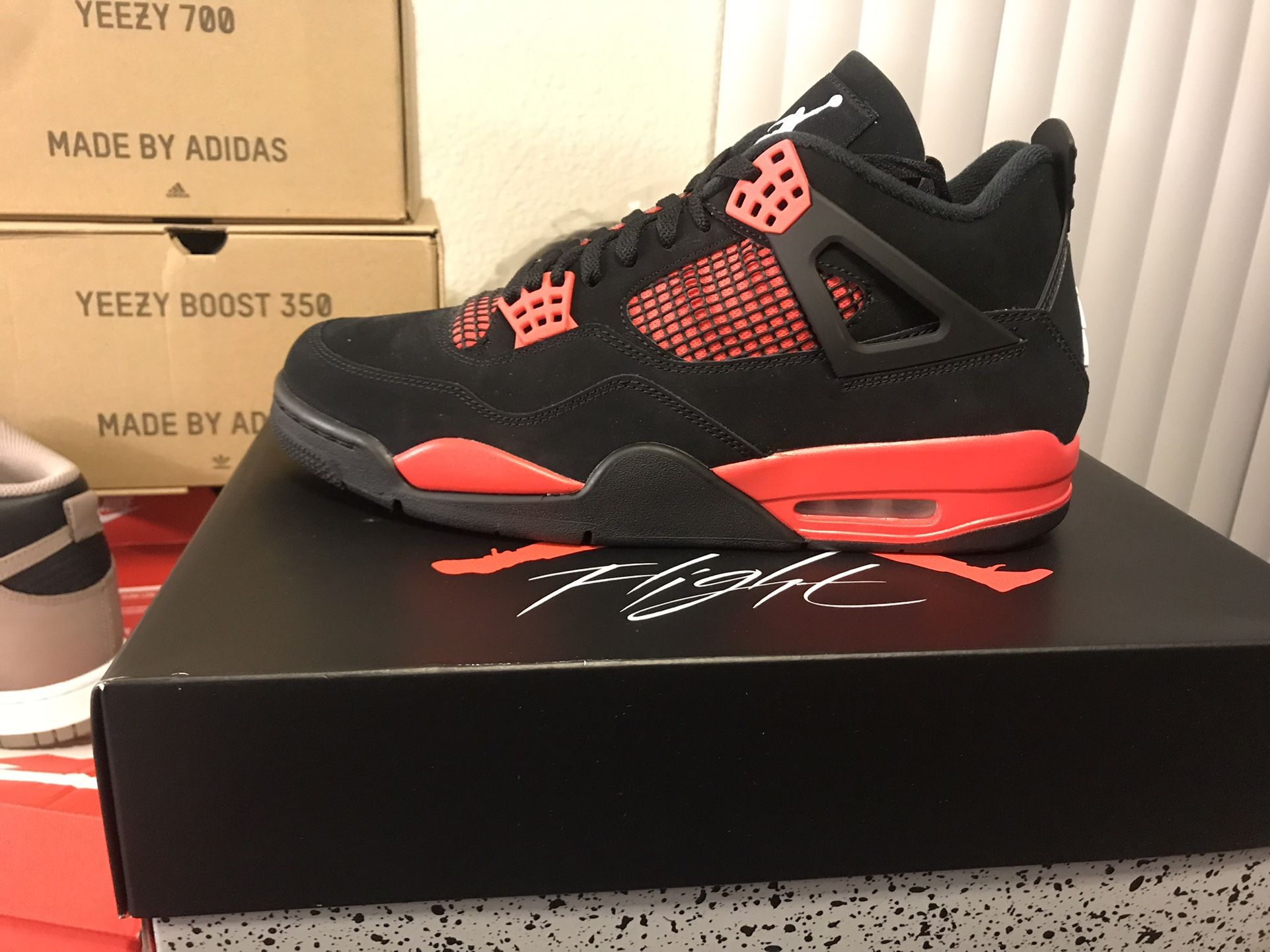 Jordan 4 retro thunder Red