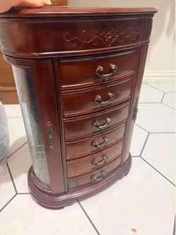 Jewelry box
