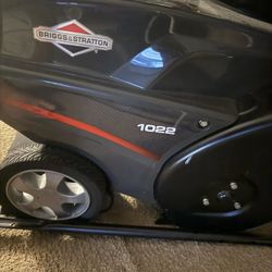 Stratton & Briggs Snow Blower