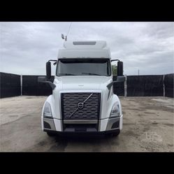 Volvo VNL Headlights L. & R.