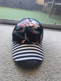 Roxy trucker hat