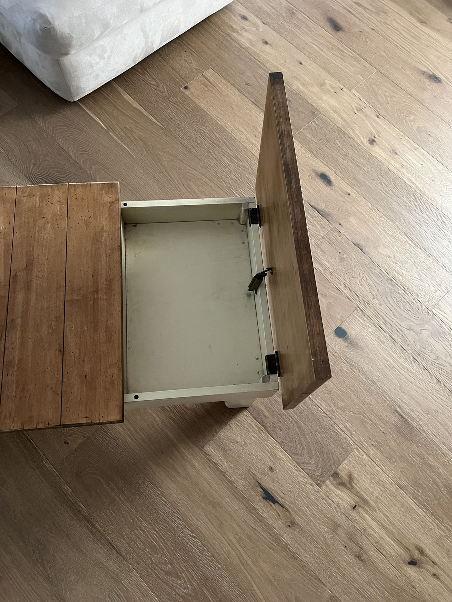 Pottery Barn Coffee Table With Storage 49.5Lx25Dx18.5H