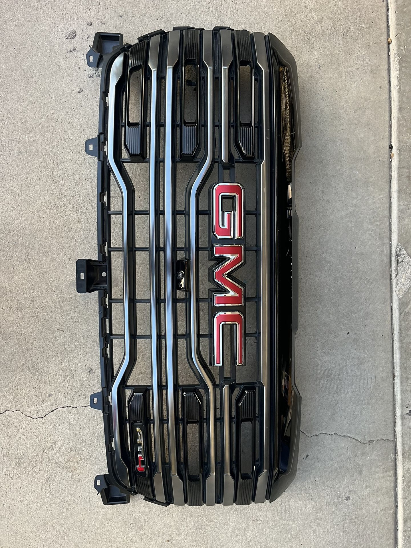 2022-2023 GMC SIERRA 1500 GRILLE WITH CAMERA OEM 857one7488
