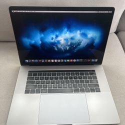 2017 MacBook Pro 15 inch 16GB/500GB