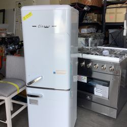 Classic Retro 21.6 in. 7 cu. ft. Retro Bottom Freezer Refrigerator in Robin Egg Blue, ENERGY STAR