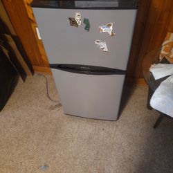 Mini Fridge 