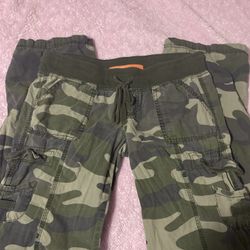 Woman’s Camo Pants 