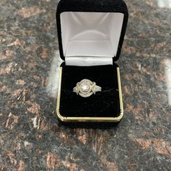 Lady’s 10k W/g Ring 