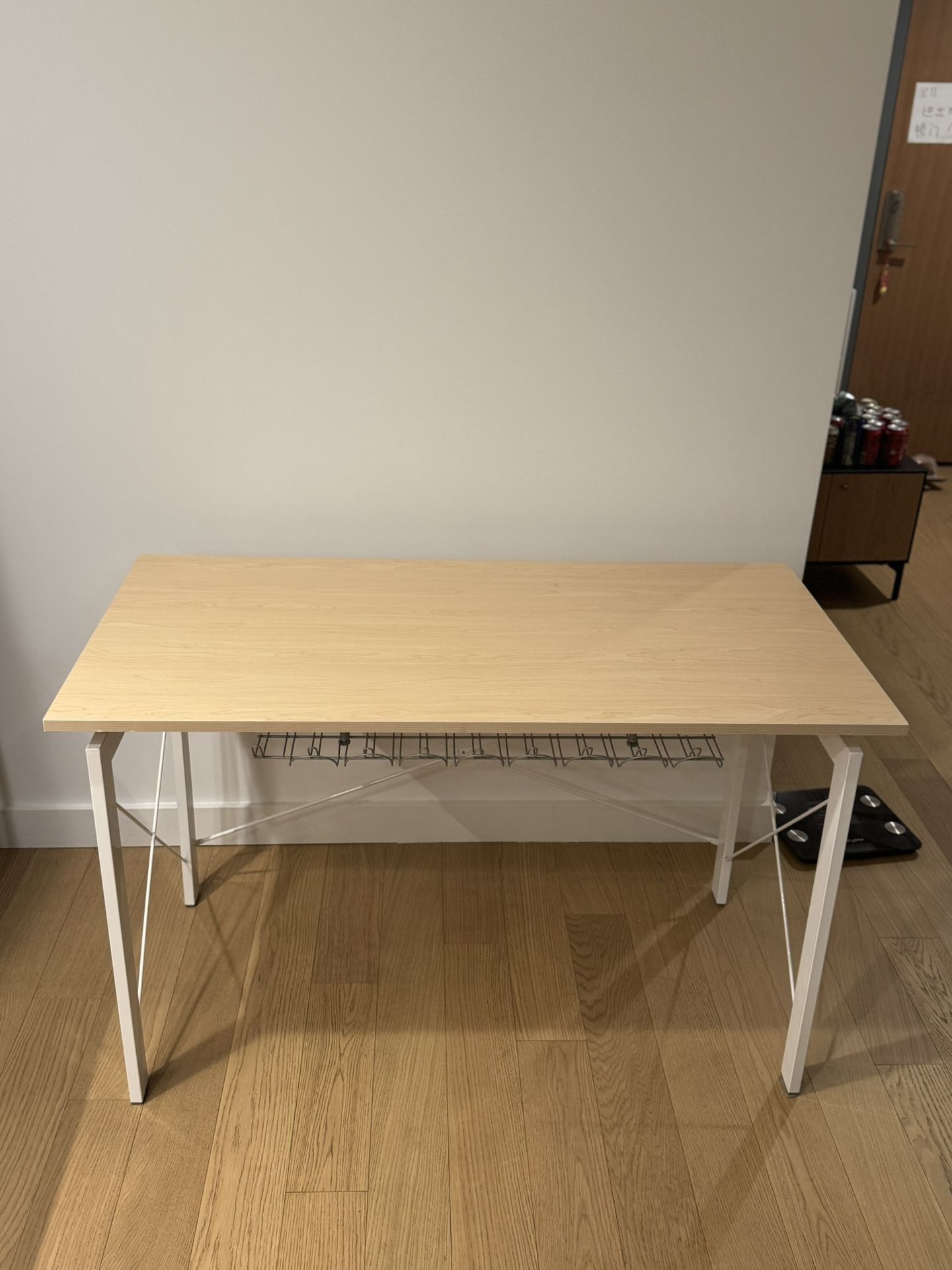 Desk table