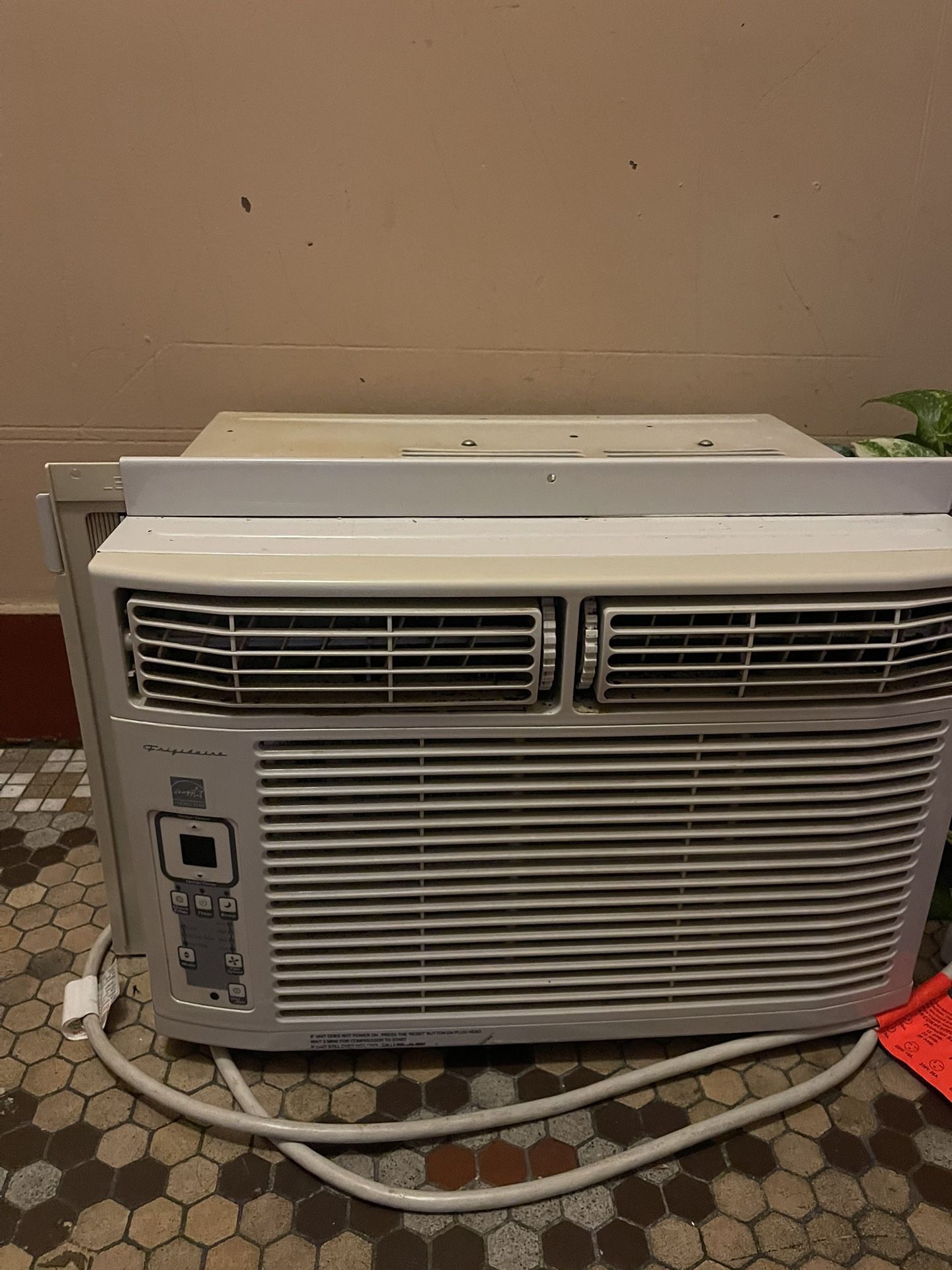 Frigidaire FAA065P7A Air Conditioner