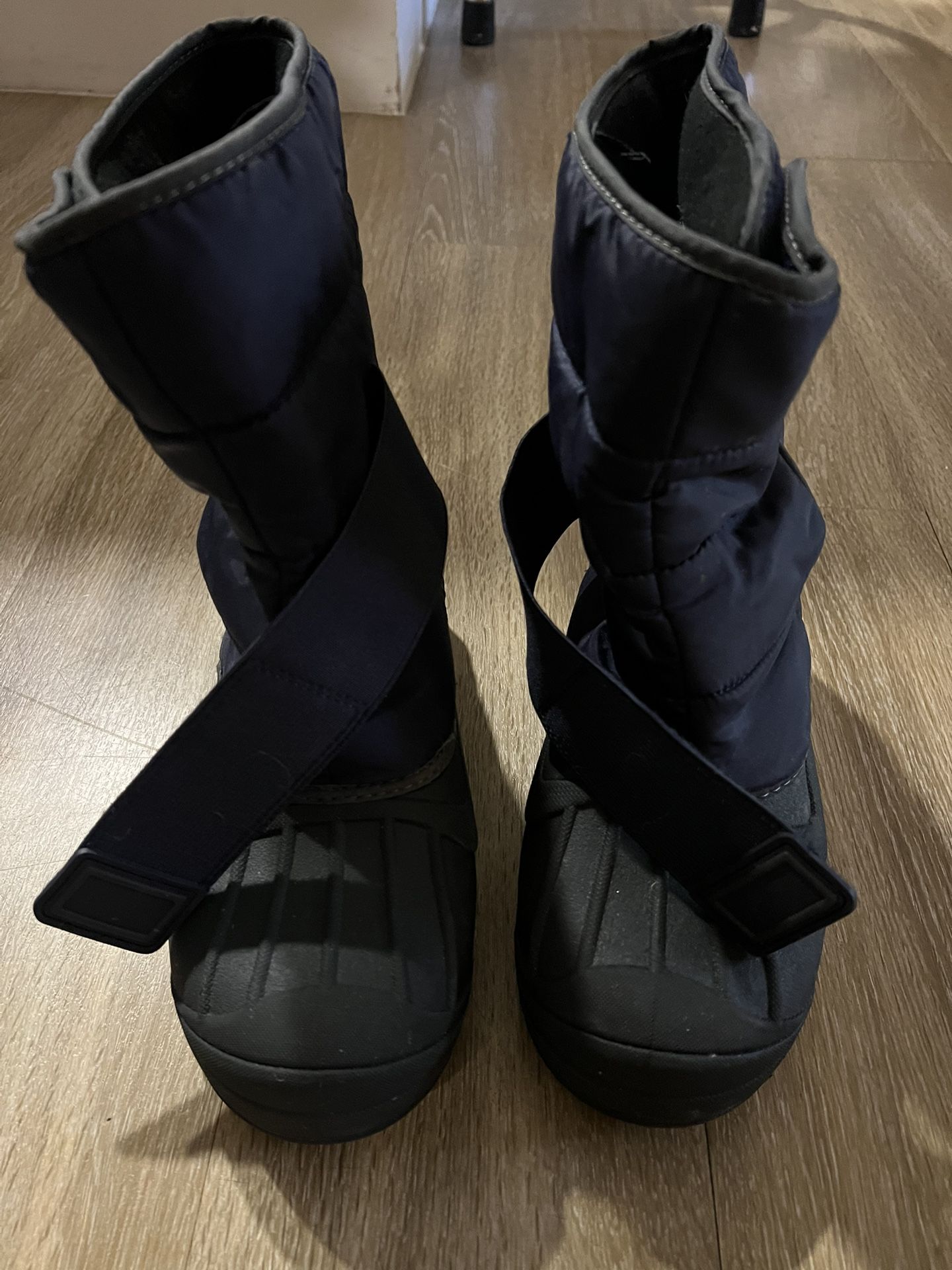 Snow Boots Cat & Jack NWT Kid's 6 Asher Navy Blue Nylon Insulated Waterproof Winter Boots