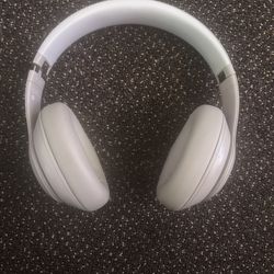 Beats Studio Pro