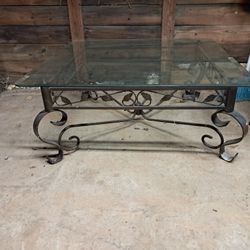 Nice Class Top Coffee Table / A Round Coffee Also 