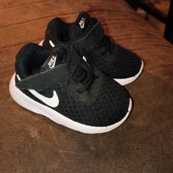 Nike toddler shoes size 4
