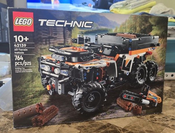 Lego Technic 42139 All-Terrain Vehicle (disassembled)