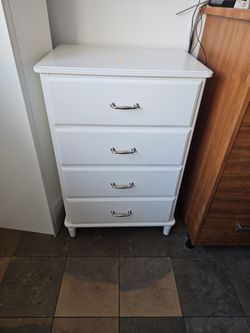 Chest  Of  4  Drawers 