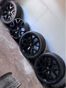 Snowflakes black gloss 24”