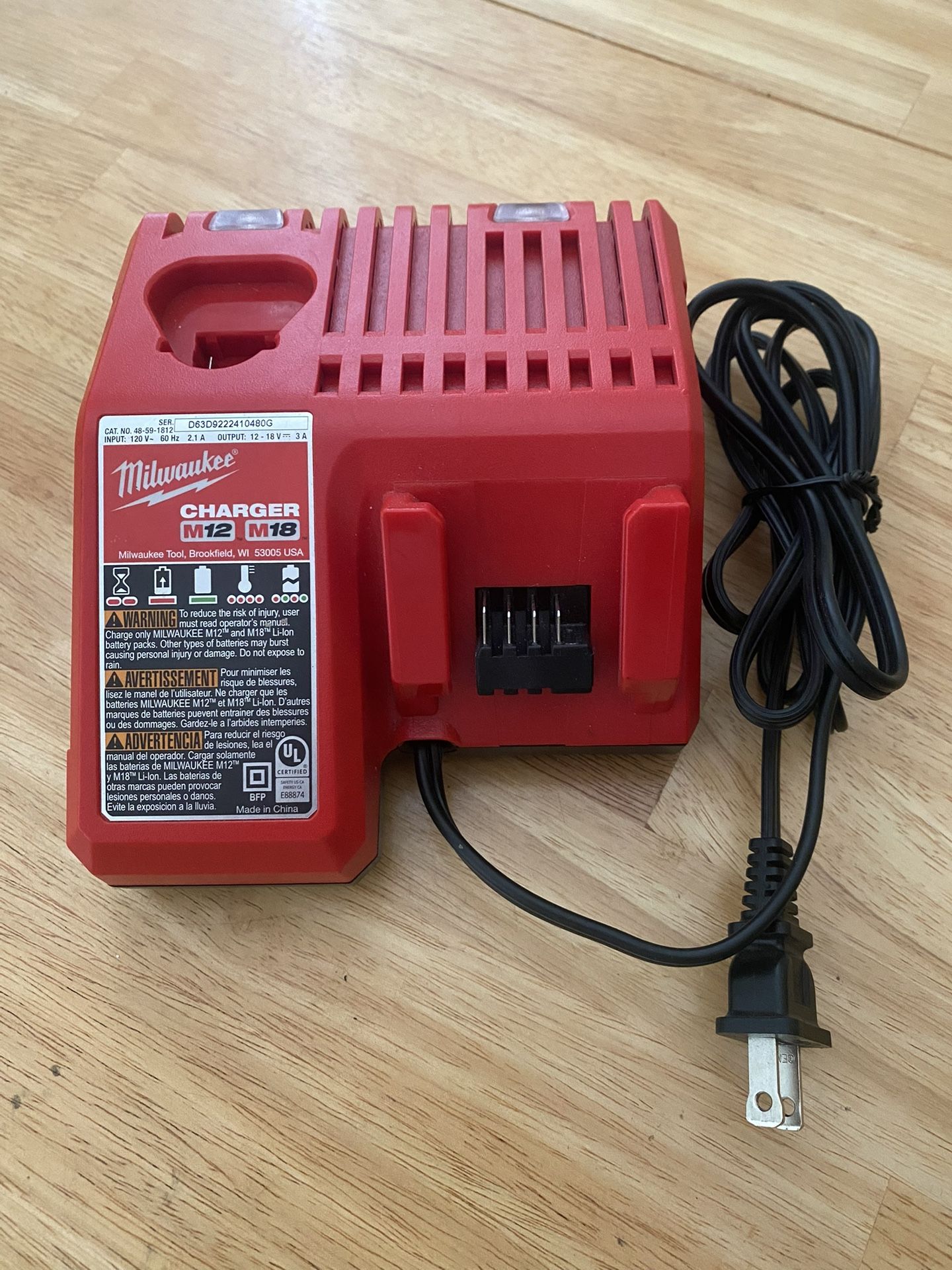 Milwaukee M12 / M18 Charger 
