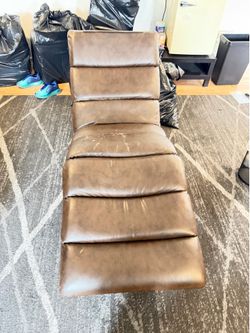 Lounge chair (FREE)